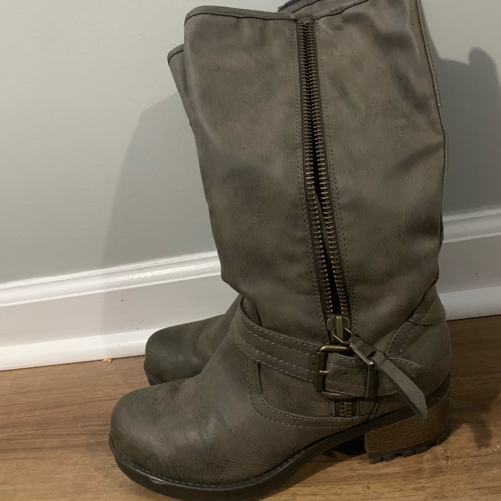 Boots - Picture 3 of 3